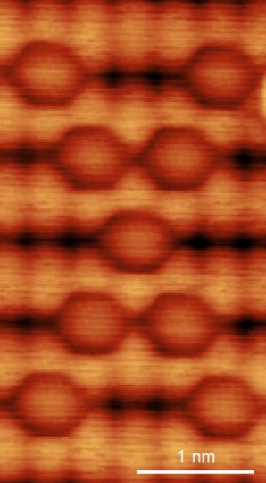 Scanning tunneling micrograph of an eighteen-carbon structure fabricated on hydrogenated silicon. 